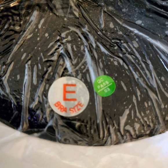 Niidor Sticky Adhesive Black Bra - Picture 5 of 6